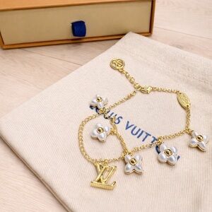 Flower Motif Bracelet